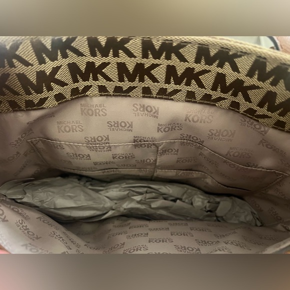 Michael Kors Jet Set MD PKT MF Tote - NWT - Picture 10 of 11